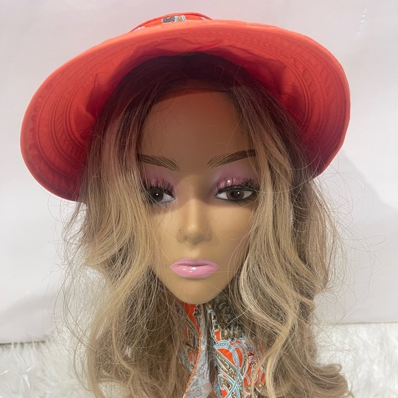 Woman’s hat - Picture 5 of 5